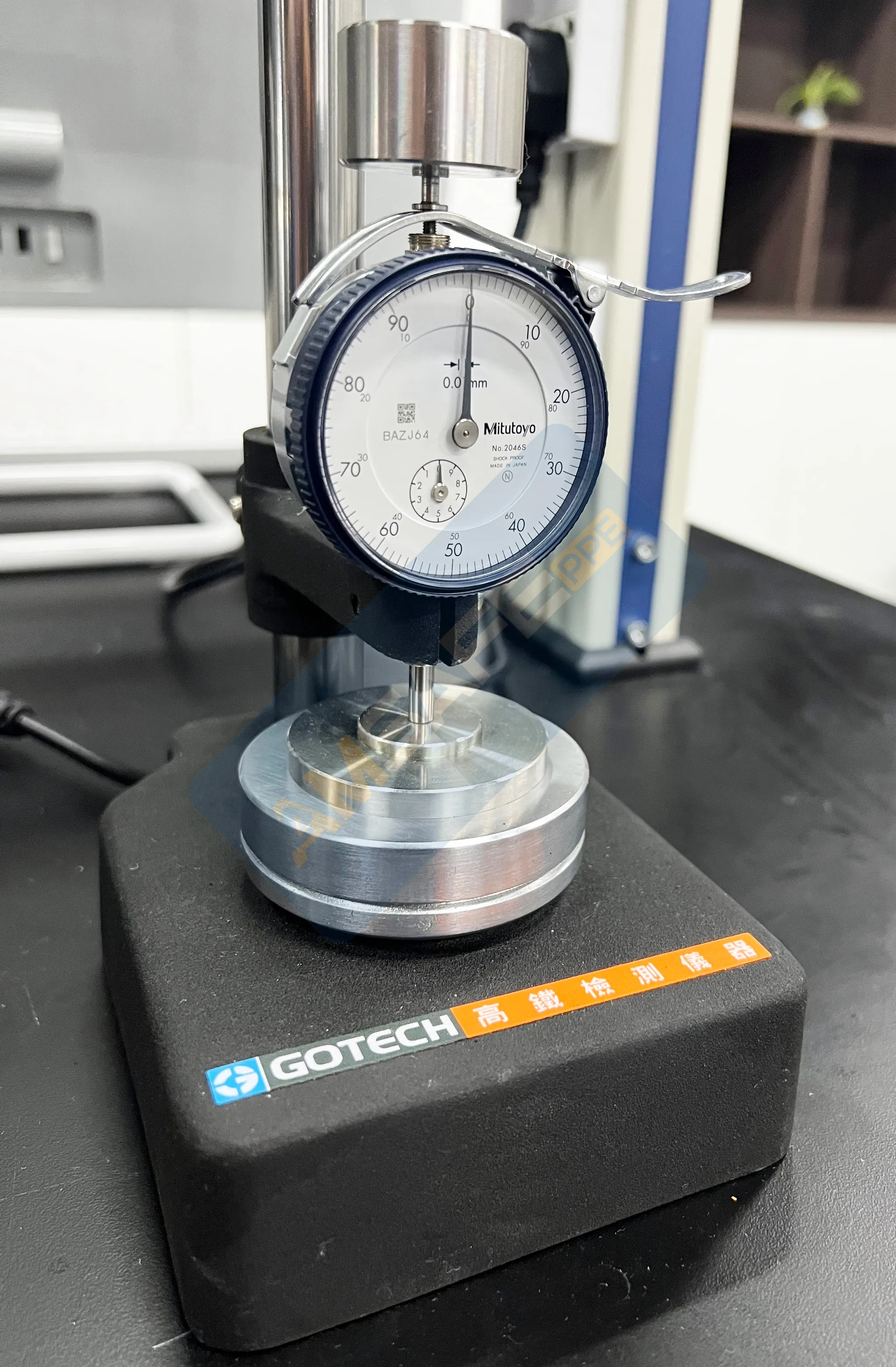 Equipo de medición de espesor para el control de guantes de cuero AMSAFE