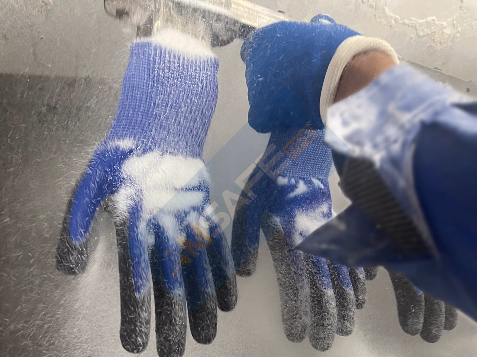 Control de cobertura y acabado en la palma de guantes recubiertos de PU AMSAFE