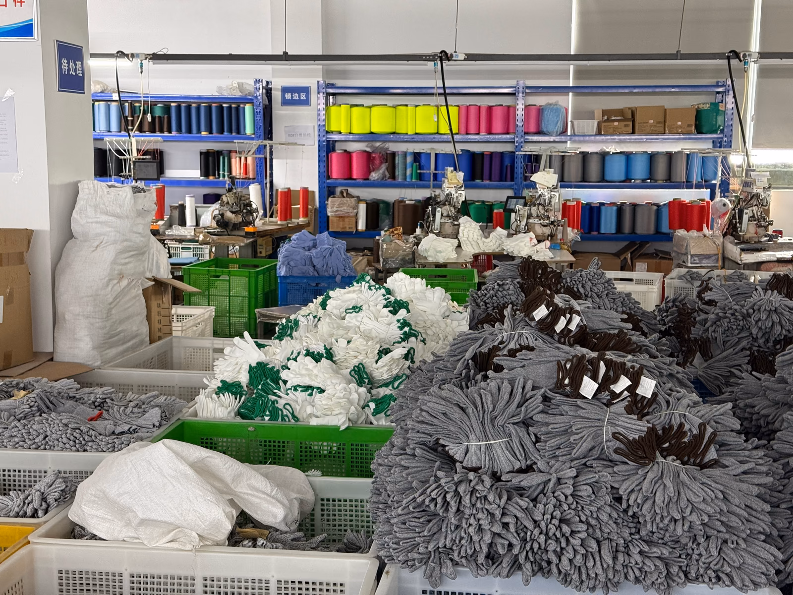 Producción de forros para guantes térmicos industriales AMSAFE