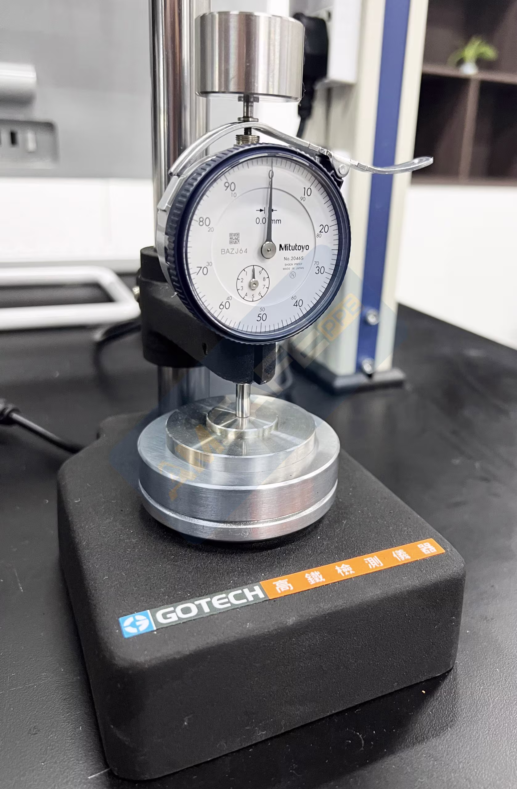 Calibre de espesor utilizado durante el control de calidad de guantes AMSAFE