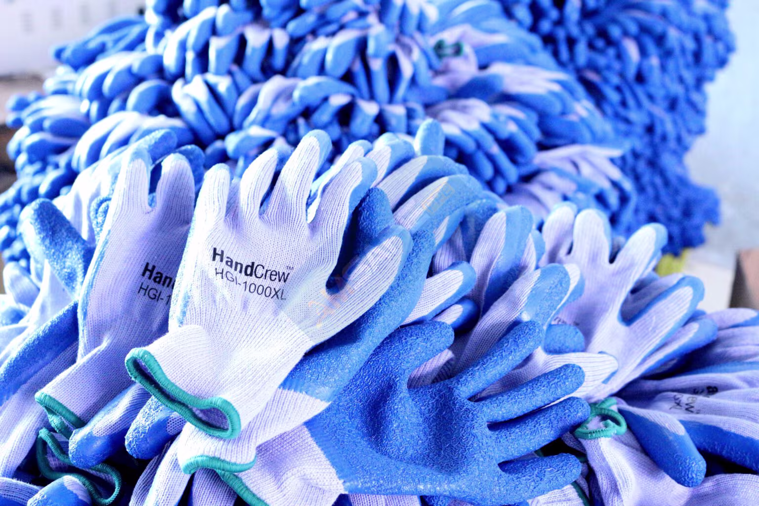 Lote de guantes recubiertos de látex preparado durante la producción en volumen